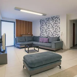 Spacious Fully Equipped 3bd 2bath In The Heart Of With Balconies Ac And Fast Wifi #1 Heraklion (Crete)